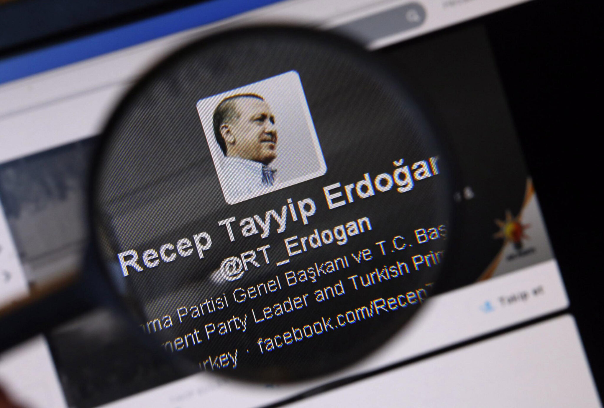 how-to-detect-fake-followers-on-twitter-and-facebook-fameable
